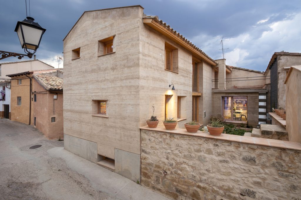 Arquitetura Km 0 | Casa vernácula del siglo XXI | Edra arquitetura Km0 | Ayerbe, Espanha, 2014.